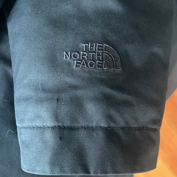 Womens Northface Artic Parka - Picture 13 of 16